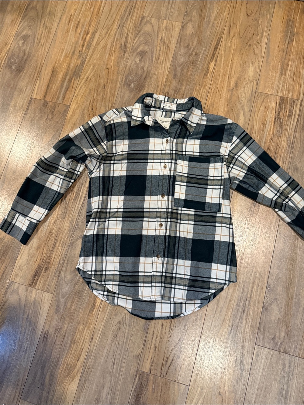 Abercrombie & Fitch Grewn and White Plaid Women’s Flannel Button-Down Shirt